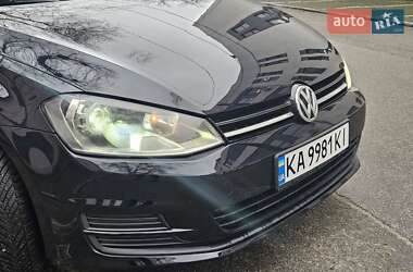 Хэтчбек Volkswagen Golf 2016 в Киеве