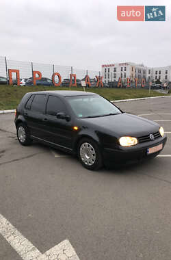 Хэтчбек Volkswagen Golf 2003 в 