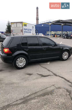 Хэтчбек Volkswagen Golf 2003 в 