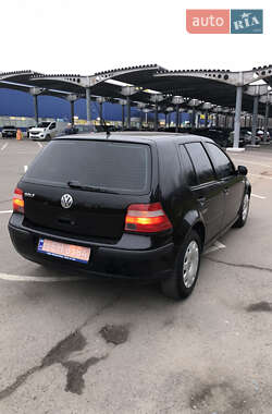 Хэтчбек Volkswagen Golf 2003 в 