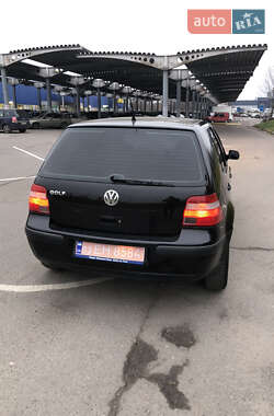 Хэтчбек Volkswagen Golf 2003 в 