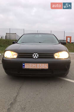 Хэтчбек Volkswagen Golf 2003 в 