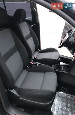 Хэтчбек Volkswagen Golf 2003 в 