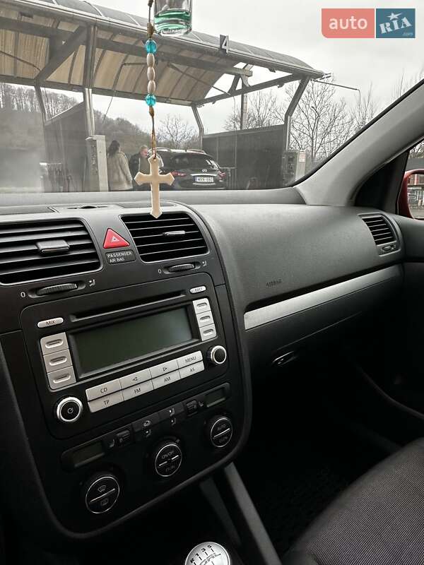 Хетчбек Volkswagen Golf 2006 в Сваляві