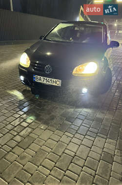 Хэтчбек Volkswagen Golf 2004 в Кропивницком