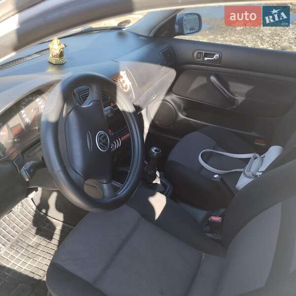 Універсал Volkswagen Golf 2001 в Івано-Франківську