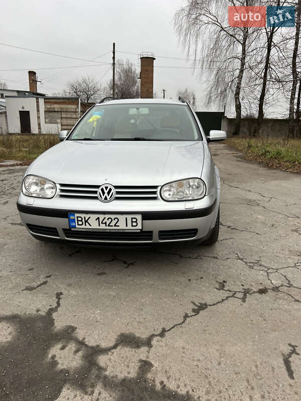 Універсал Volkswagen Golf 2001 в Кореці