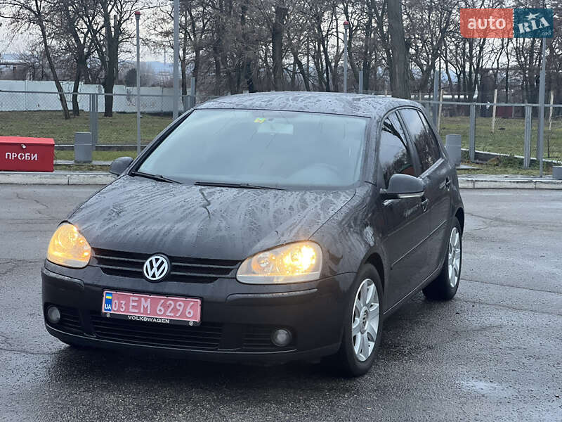 Хэтчбек Volkswagen Golf 2004 в Днепре