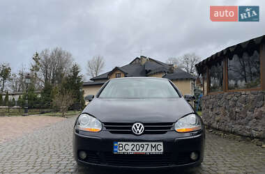 Хэтчбек Volkswagen Golf 2004 в Жовкве