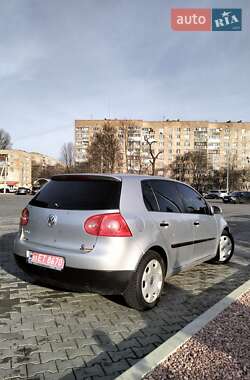 Хетчбек Volkswagen Golf 2005 в Луцьку