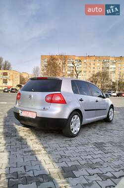 Хетчбек Volkswagen Golf 2005 в Луцьку