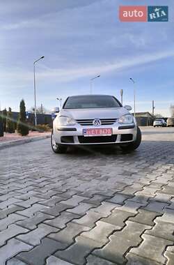 Хетчбек Volkswagen Golf 2005 в Луцьку