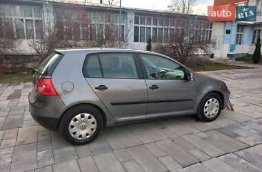 Хетчбек Volkswagen Golf 2005 в 