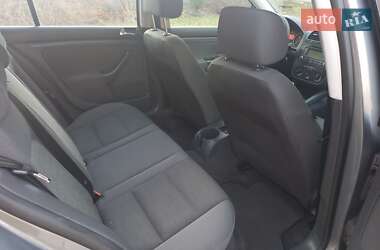 Хетчбек Volkswagen Golf 2005 в 