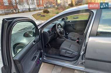 Хетчбек Volkswagen Golf 2005 в 