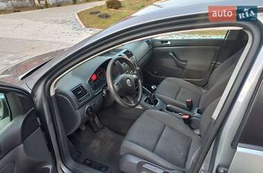Хетчбек Volkswagen Golf 2005 в 