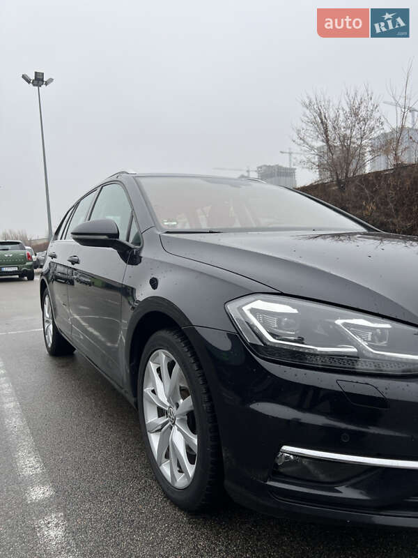 Універсал Volkswagen Golf 2020 в Києві