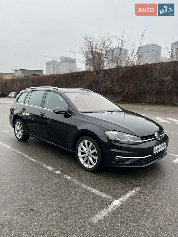 Універсал Volkswagen Golf 2020 в Києві