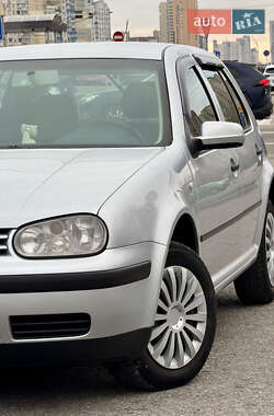 Хэтчбек Volkswagen Golf 2003 в Киеве