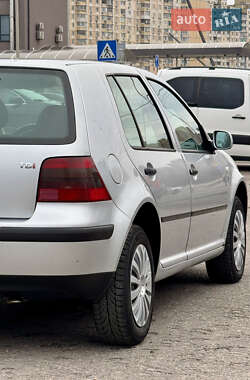 Хэтчбек Volkswagen Golf 2003 в Киеве