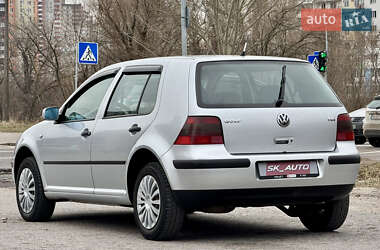 Хэтчбек Volkswagen Golf 2003 в Киеве