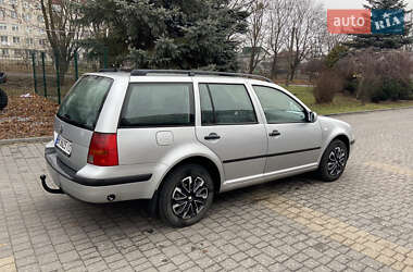 Універсал Volkswagen Golf 2002 в Рівному