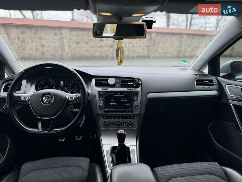 Универсал Volkswagen Golf 2014 в Черновцах