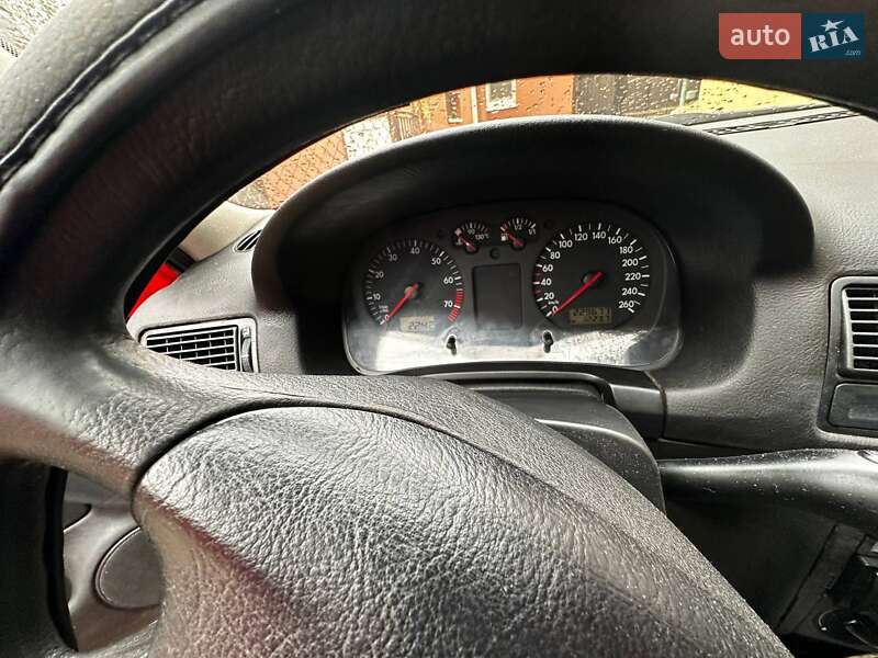 Хетчбек Volkswagen Golf 1999 в Харкові