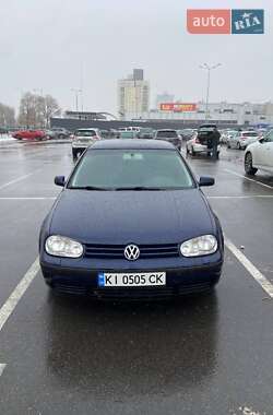 Хэтчбек Volkswagen Golf 2001 в Киеве