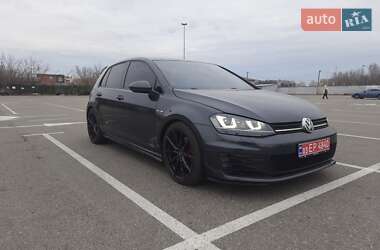 Хетчбек Volkswagen Golf 2014 в Києві