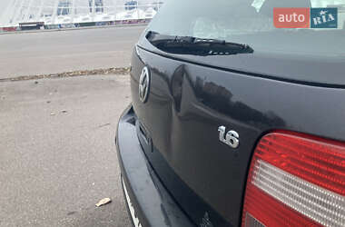 Хетчбек Volkswagen Golf 2003 в Києві