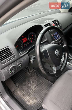 Хетчбек Volkswagen Golf 2008 в Києві