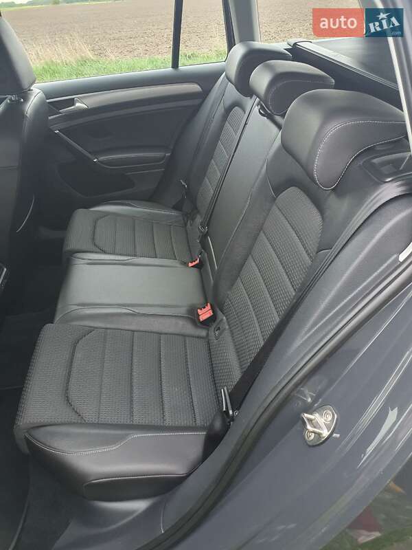 Хетчбек Volkswagen Golf 2017 в Умані