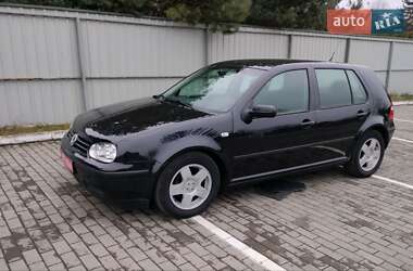 Хетчбек Volkswagen Golf 2002 в Луцьку