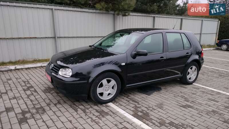 Хетчбек Volkswagen Golf 2002 в Луцьку