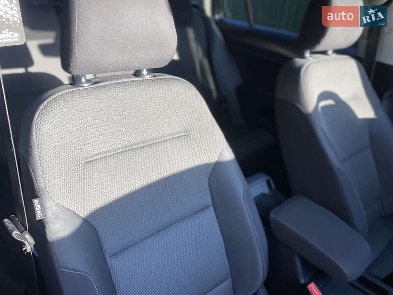 Універсал Volkswagen Golf 2017 в Рівному