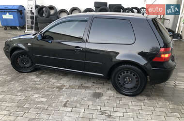 Хэтчбек Volkswagen Golf 2001 в 