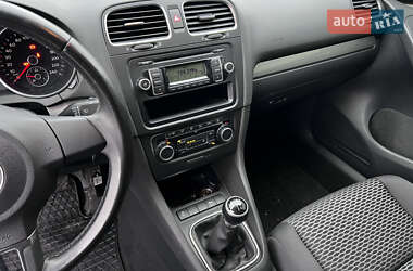 Хэтчбек Volkswagen Golf 2010 в 