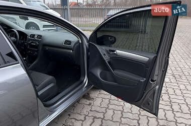 Хэтчбек Volkswagen Golf 2010 в 
