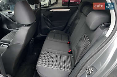 Хэтчбек Volkswagen Golf 2010 в 