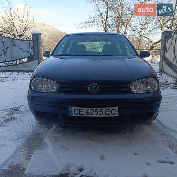 Хэтчбек Volkswagen Golf 2003 в Вижнице