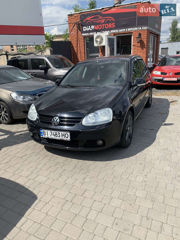 Хэтчбек Volkswagen Golf 2005 в 