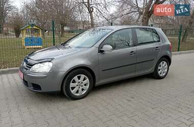 Хэтчбек Volkswagen Golf 2005 в Томаковке