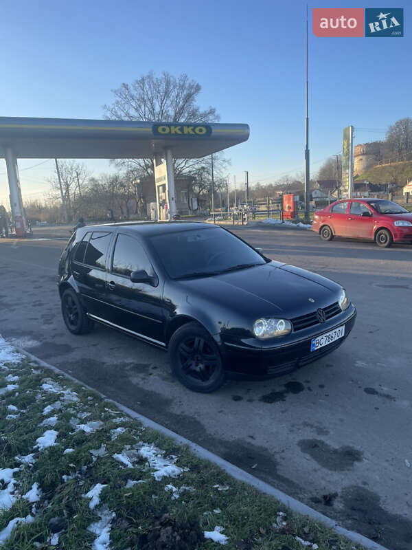 Хэтчбек Volkswagen Golf 2001 в Остроге