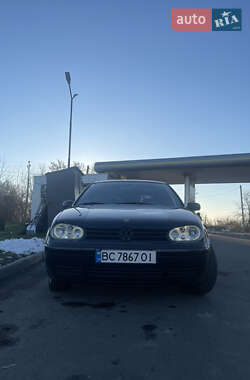 Хэтчбек Volkswagen Golf 2001 в Остроге