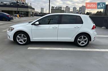Хэтчбек Volkswagen Golf 2019 в 