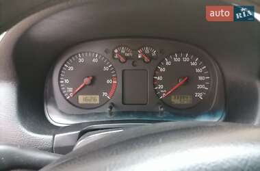 Хэтчбек Volkswagen Golf 2001 в 