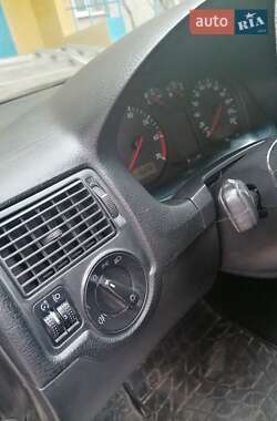 Хэтчбек Volkswagen Golf 2001 в 