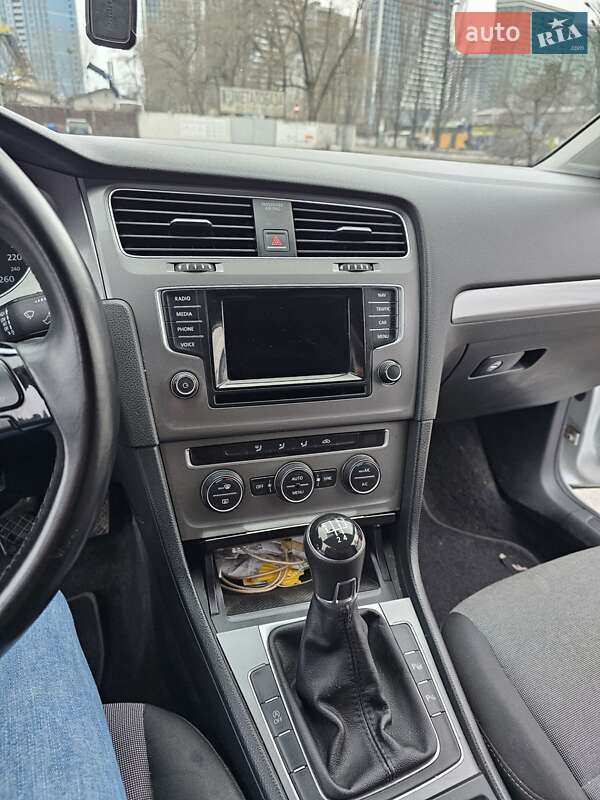 Універсал Volkswagen Golf 2014 в Києві