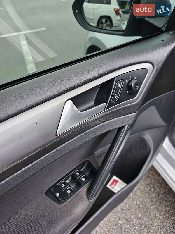 Універсал Volkswagen Golf 2014 в Києві